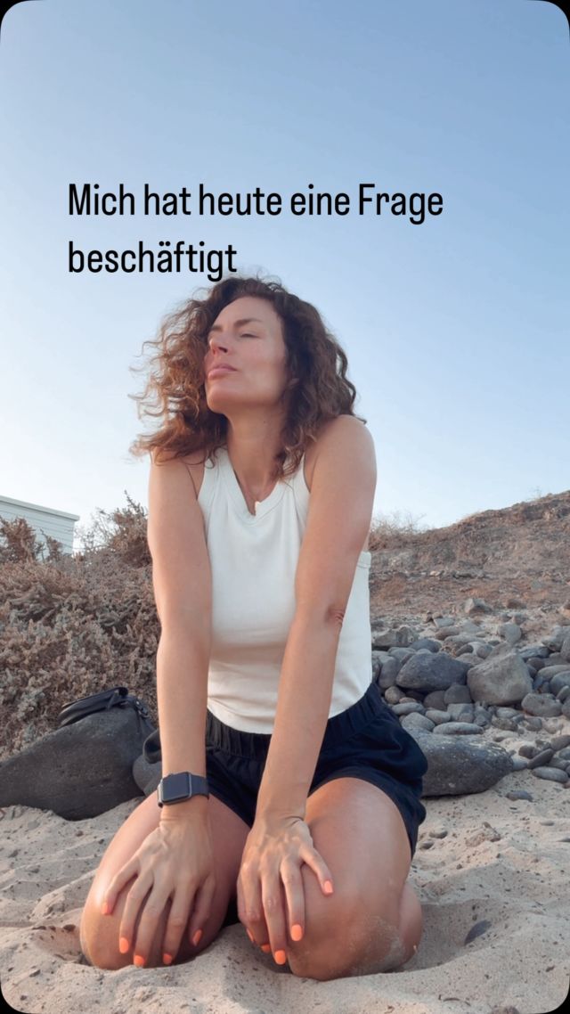 #werbistdu 
.
Stell Dich mal kurz vor, ohne zu sagen, was Du beruflich machst, was Du besitzt oder wie dein Familienstand ist. Gar nicht so leicht finde ich. Darum fang ich mal an:
.
Mein Name ist Melanie, ich liebe Menschen und Begegnungen, ich bin Optimist und Chaot. Ich bin immer etwas zu schnell in allem, Musik und Sport machen mich glücklich.  Meine Begeisterungsfähigkeit ist grenzenlos und ich glaube an alles, was ich liebe. Und wer bist du? 
.
Soundtrack: @jordanhigo 
.
#deeptalk #realtalk #vorstellung #challenge #whoiam #vorstellen #psychologie #dieliebezumdetail #magie #dankbarkeit #glück